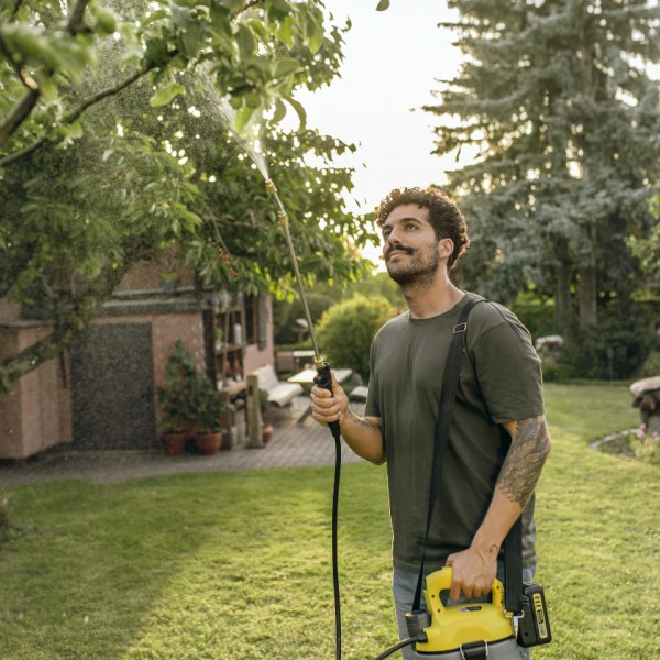 Karcher PSU 4-18 Battery Power Pressure Sprayer | 1.445-300.0 Karcher PSU 4-18 Battery Power Pressure Sprayer | 1.445-300.0